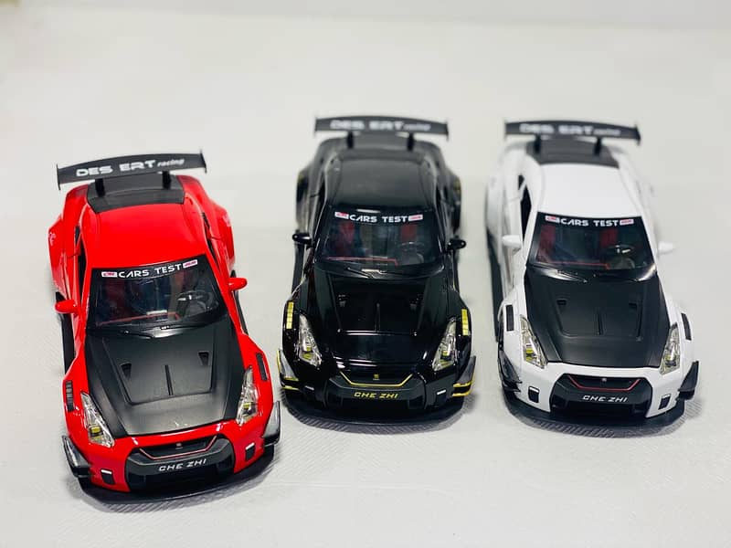 Die Cast Model Cars LandCrouiser Mersedez banz/ MCLaren/Ferrari / Audi 18