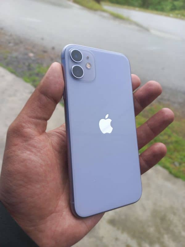 iphone 11 just like brand new condtion 0