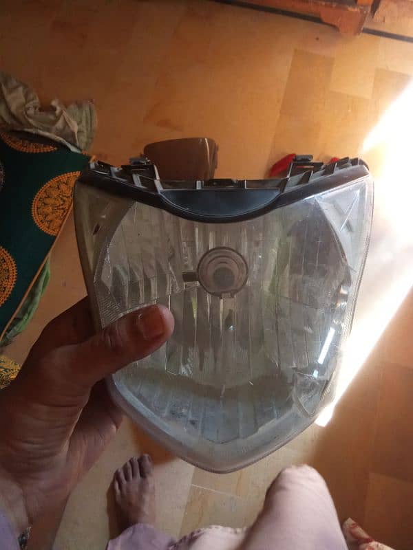 Used complete visor of cb125f 4