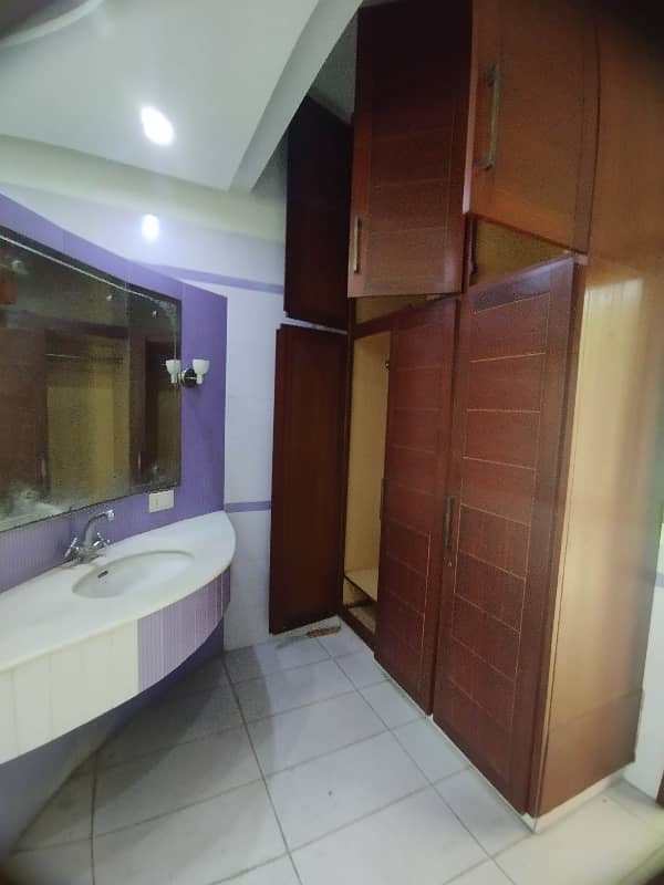 1 Kanal Beautiful House For Rent Near All Facilities 9