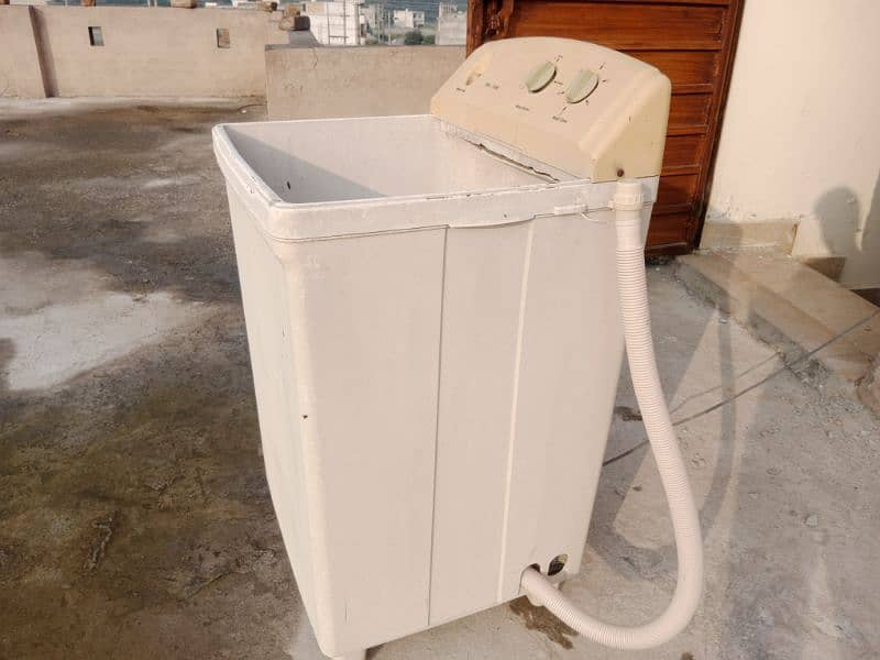 Washing machine good condition 2