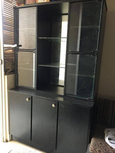 Showcase available for sale 0