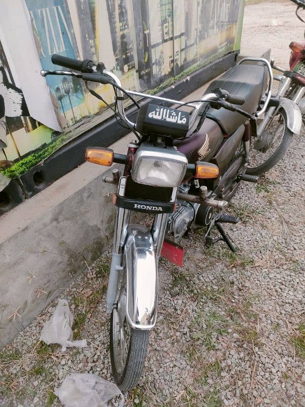 Honda CD70 4