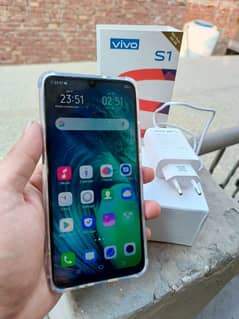 Vivo S1 8gb/256gb Dual sim 4g 10/10 condition with complete box. 0