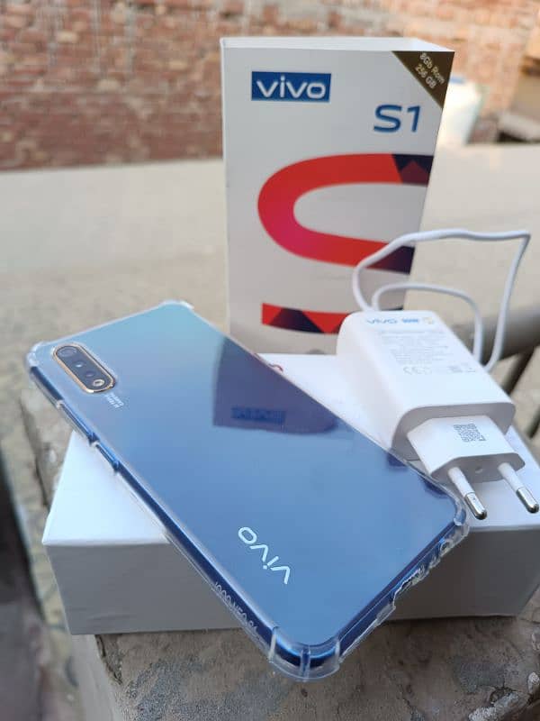 Vivo S1 8gb/256gb Dual sim 4g 10/10 condition with complete box. 1