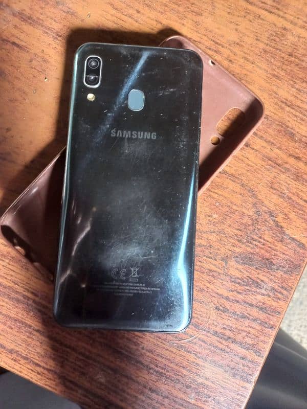 Samsung Galaxy A30 with box 3