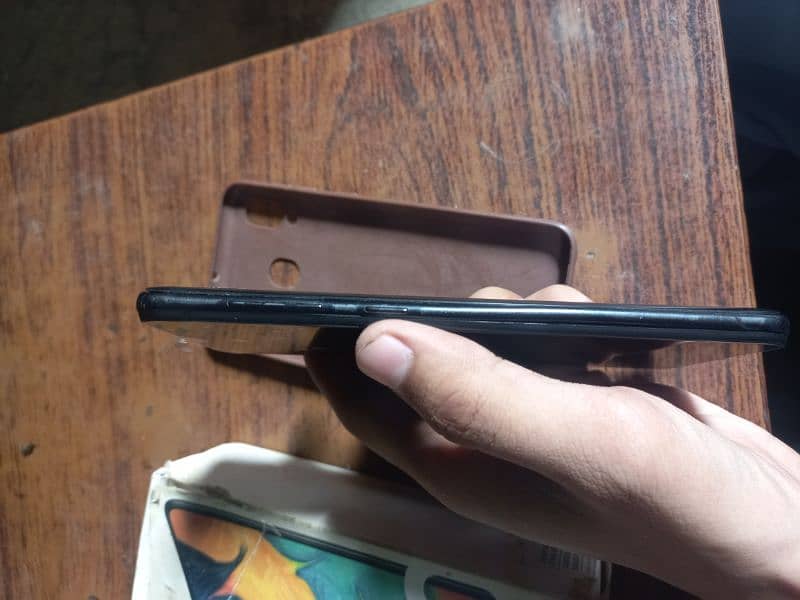 Samsung Galaxy A30 with box 10