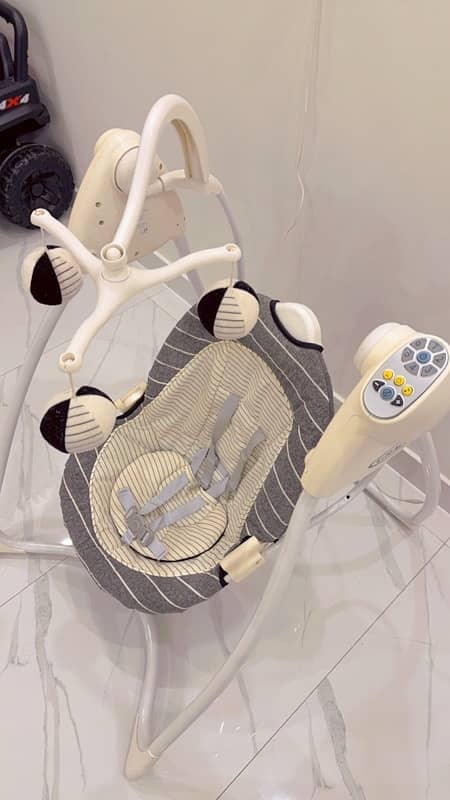 GRACO baby swing - buying 45k selling 22k 1