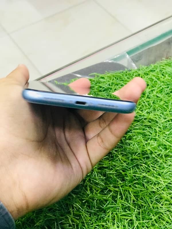 IPHONE XR NON PTA FACTORY UNLOCK 64gb waterpack 3