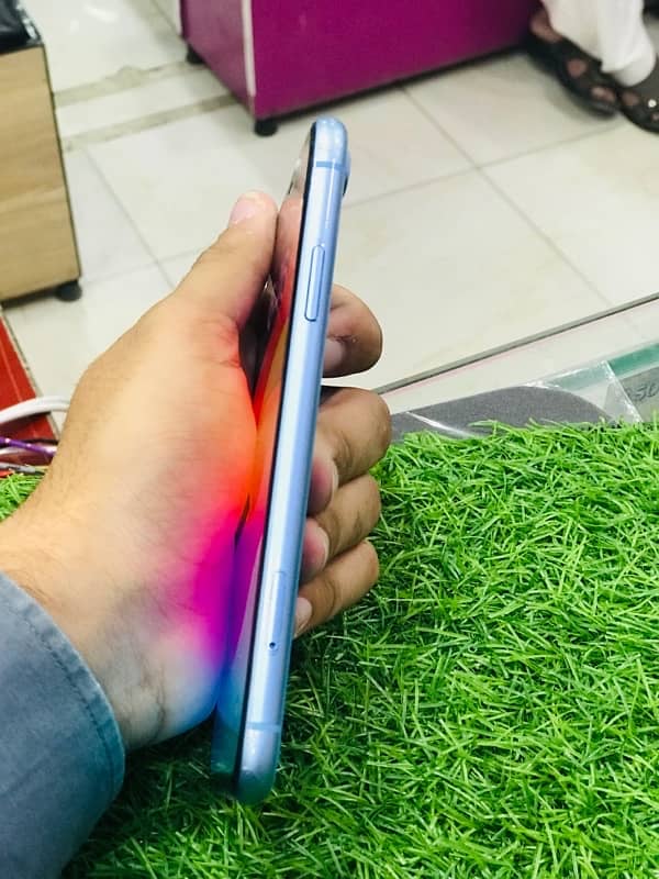 IPHONE XR NON PTA FACTORY UNLOCK 64gb waterpack 4