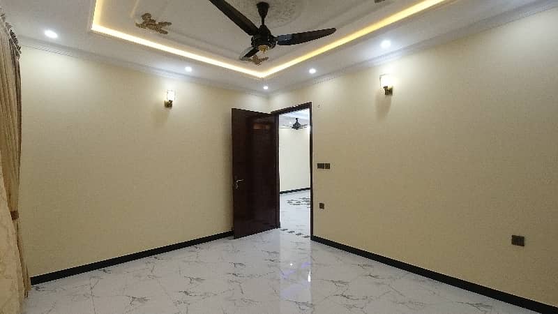 10 Marla House Is Available For Sale In Bismillah Housing Scheme 19