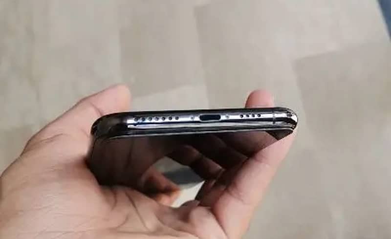 iPhone 11pro 64 gb exchang bi ho jaya  ga good phone sy only back cark 2