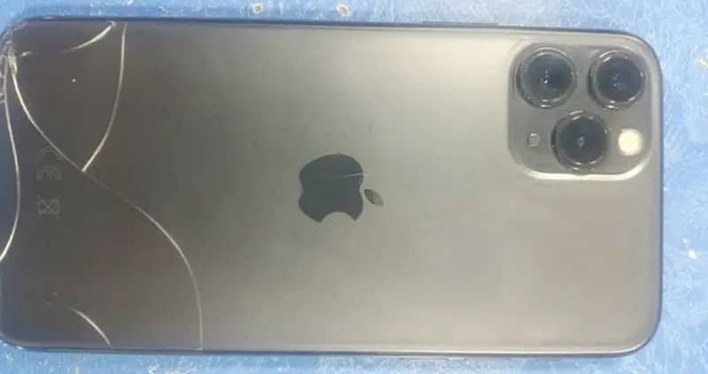 iPhone 11pro 64 gb exchang bi ho jaya  ga good phone sy only back cark 4