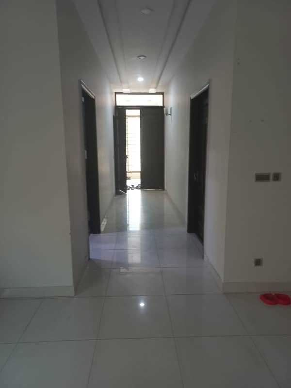 1 kanal House Available for rent 4