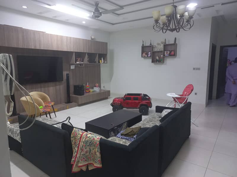 1 kanal House Available for rent 15