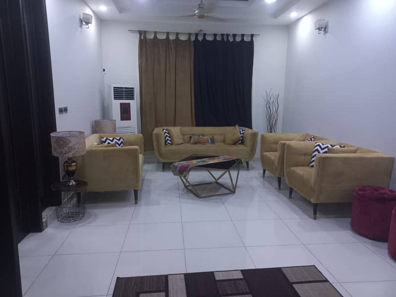 1 kanal House Available for rent 18