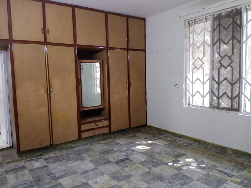 1 kanal Upper Portion Available for rent 8