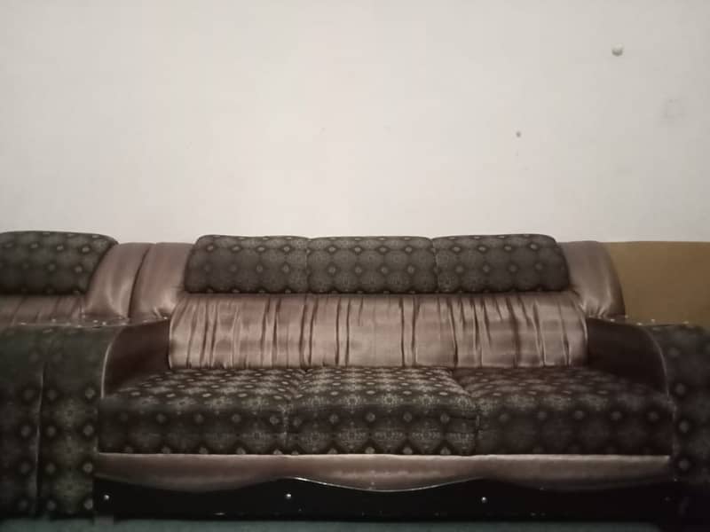 Good condition very comfortable all ok sofa set 0