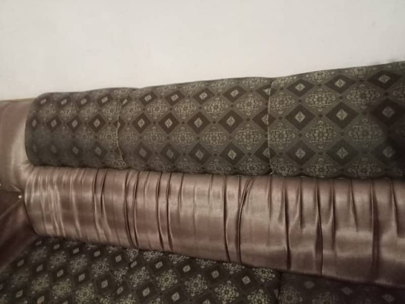 Good condition very comfortable all ok sofa set 2