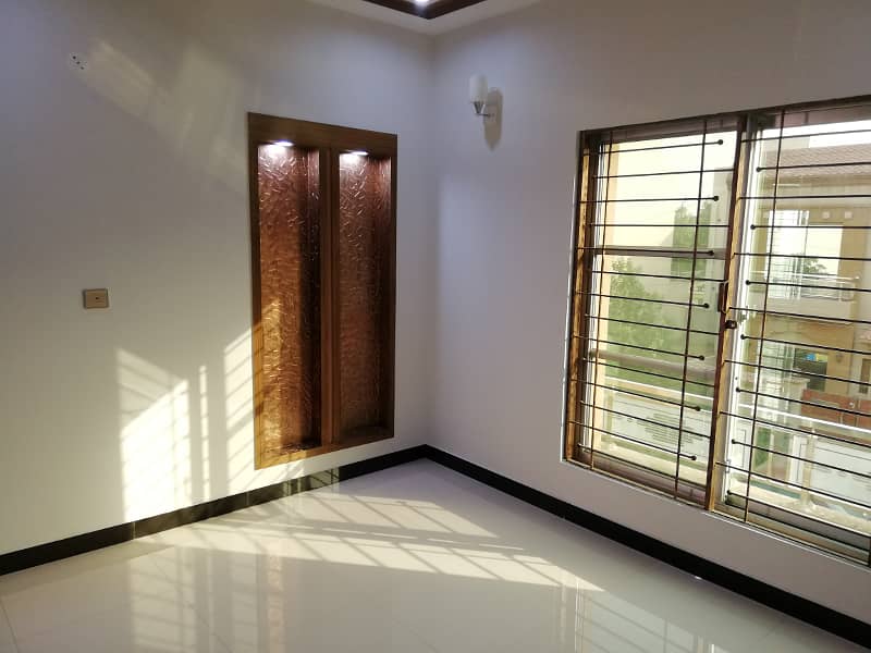 Like Brand New 5 Marla Luxury House Available For Rent in CC Block Bahria Town Lahore 12