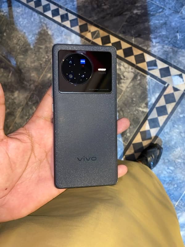 Vivo x80 with box 1