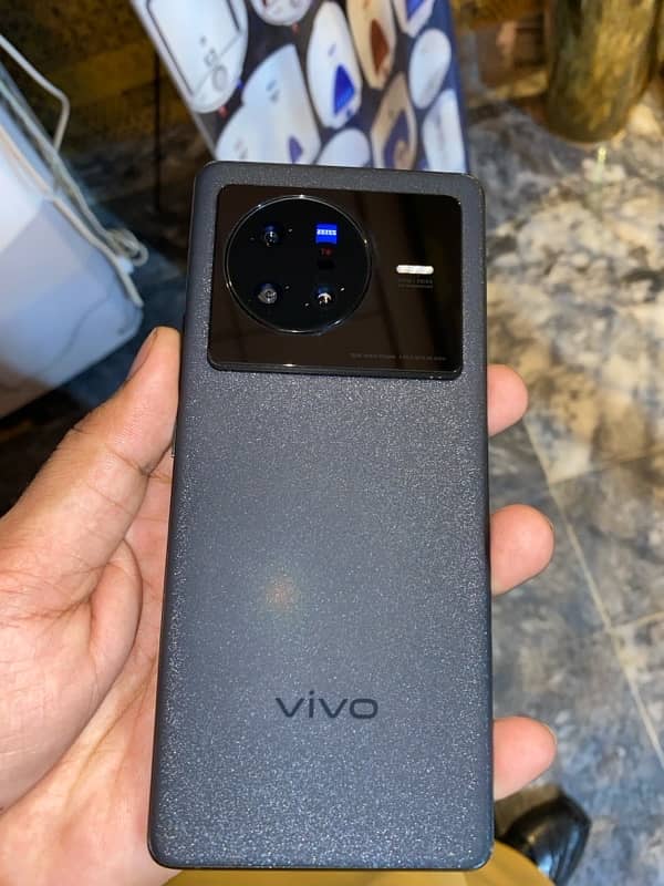 Vivo x80 with box 2