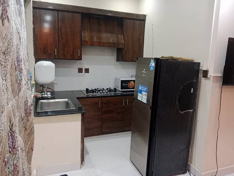 1 BED FULLY FURNISH APARTMENT AVAILEBAL FOR RENT IN BAHRIA TOWN LAHORE 2