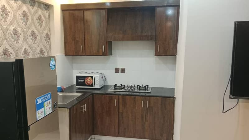 1 BED FULLY FURNISH APARTMENT AVAILEBAL FOR RENT IN BAHRIA TOWN LAHORE 6