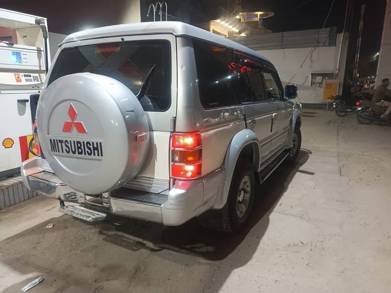 Mitsubishi Pajero 1986 2