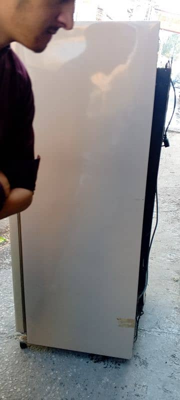 fridge for sale bhot achi condition ma ha 1