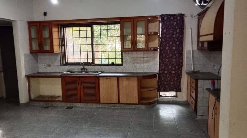 1 kanal house for rent in PCSIR Phase 2 also available for Office use 14