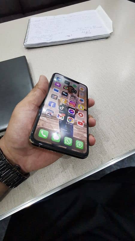 I phone 11 pro max 256 gb no pta 4