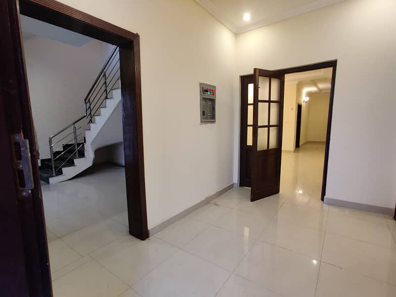 1 Kanal House For Rent Available 1