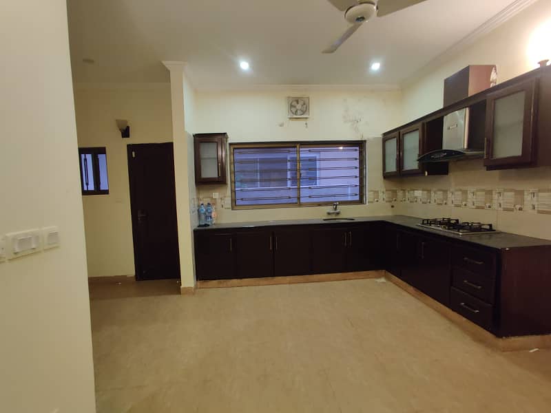 1 Kanal House For Rent Available 6