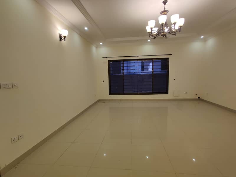 1 Kanal House For Rent Available 11