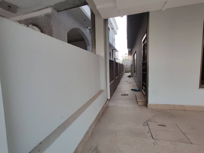 1 Kanal House For Rent Available 12