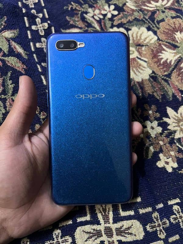 oppo a5s in good condition 3/32gb box avaliable 1