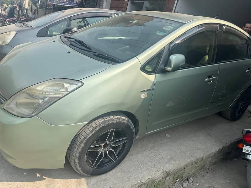 Toyota Prius 2007/ 2013( Home use car in Good Condition ) 1