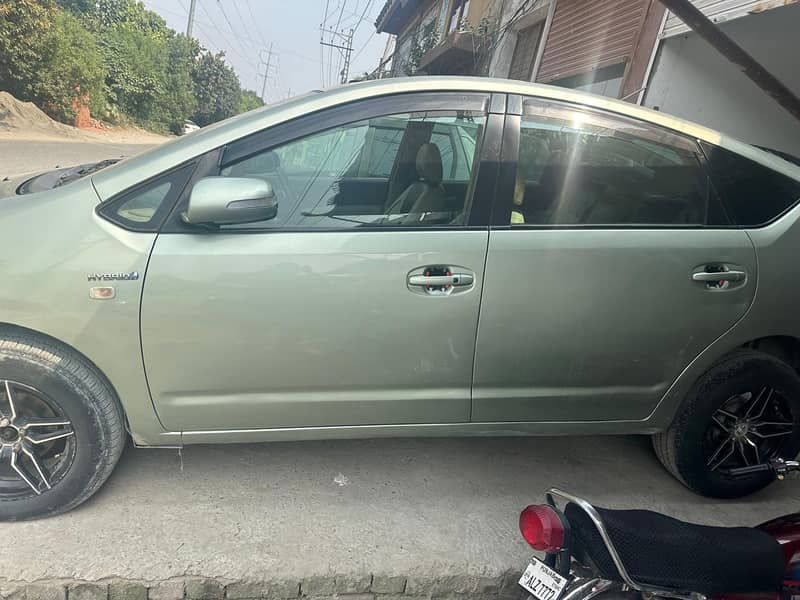 Toyota Prius 2007/ 2013( Home use car in Good Condition ) 2