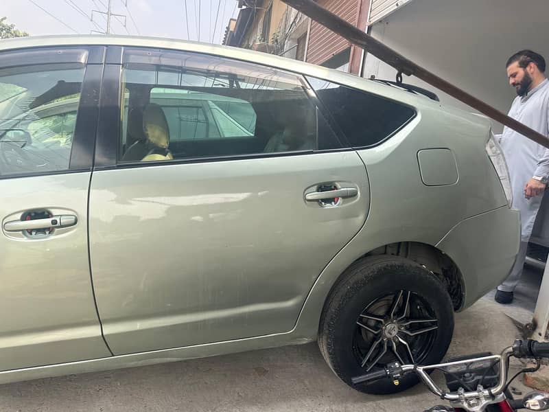 Toyota Prius 2007/ 2013( Home use car in Good Condition ) 3