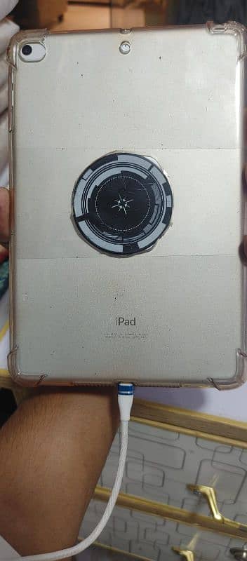 I pad mini 5 with box charger 4