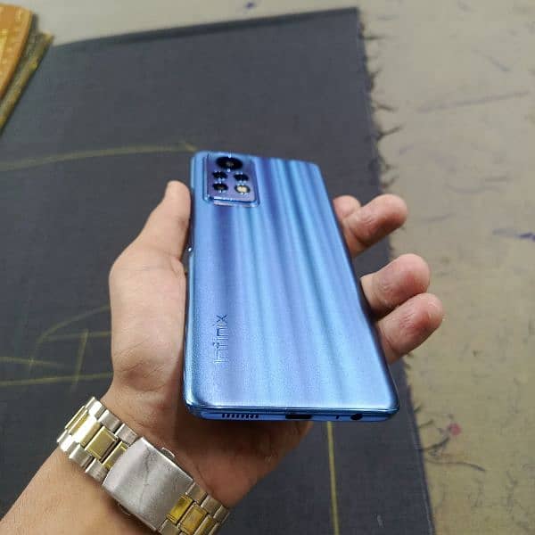 Infinix not 11 pro. . . 10 by 10 condition side 10 by 7 1