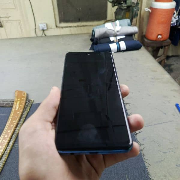 Infinix not 11 pro. . . 10 by 10 condition side 10 by 7 6