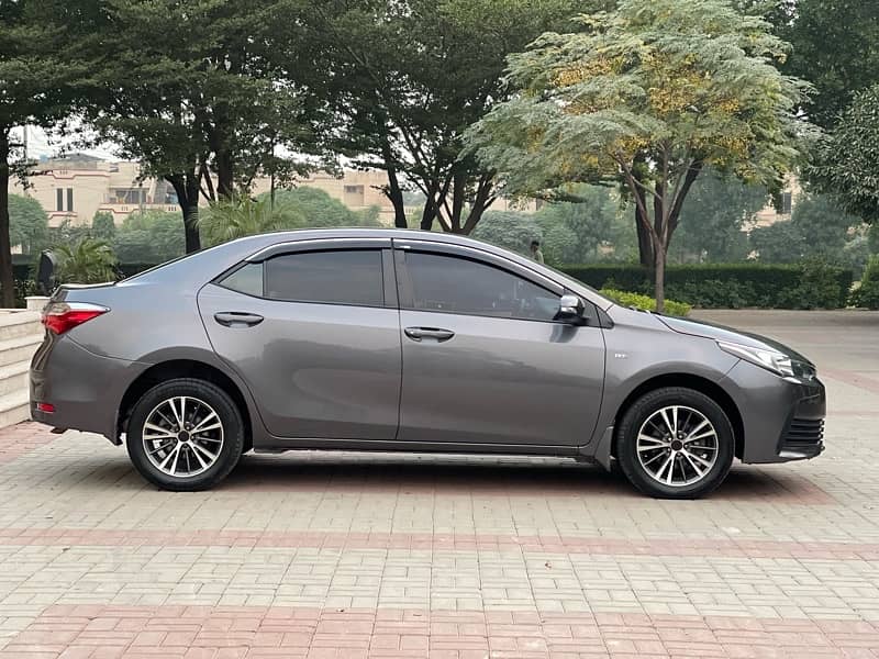 TOYOTA COROLLA 1.3 GLI AUTO 2018 KARACHI REGISTERED 15