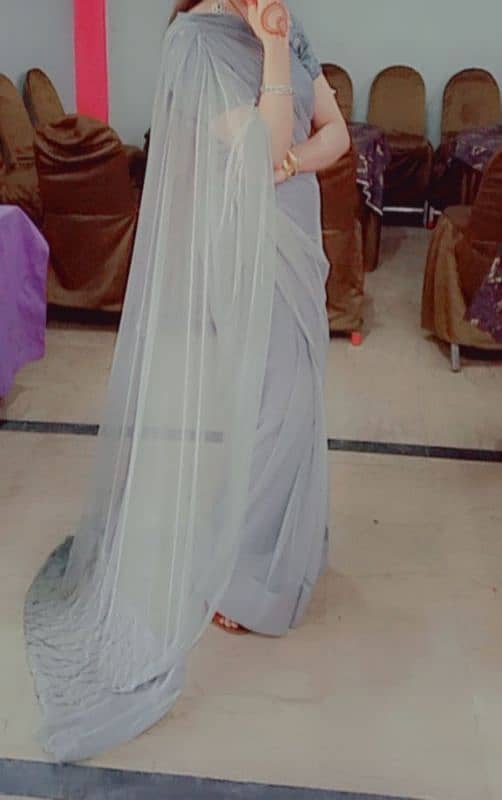 gray saree 0