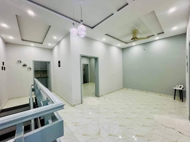 1 KANAL UPPER PORTION AVAILABLE FOR RENT IN NASHEMAN IQBAL PHASE 1 5