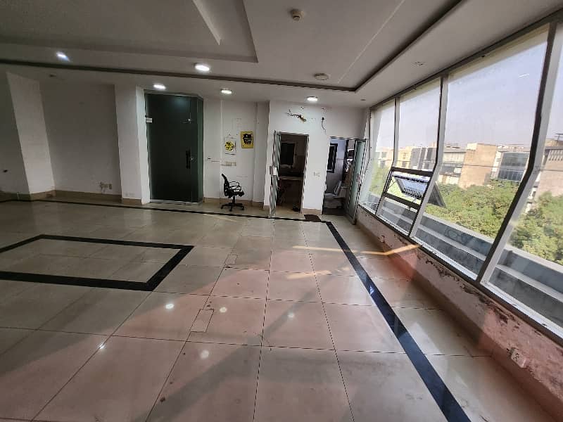 4 MARLA CORNER BUILDING OFFICE FOR RENT IN DHA PHASE-5 CCA BLOCK 4