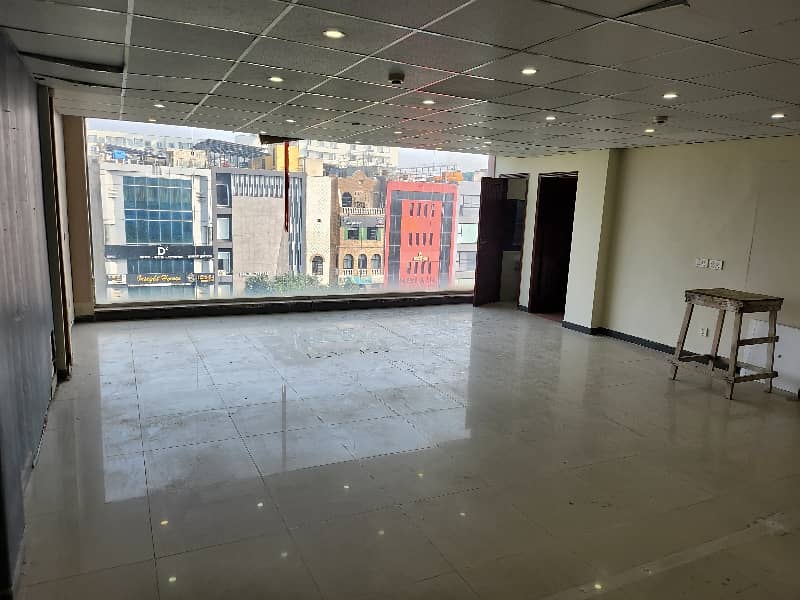 4 MARLA OFFICE FULLY RENOVATE WITH BIGGEST ELEVATOR INSTALLED FOR RENT IN DHA PHASE-5 0