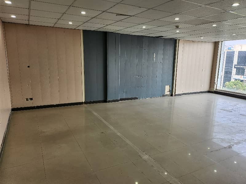 4 MARLA OFFICE FULLY RENOVATE WITH BIGGEST ELEVATOR INSTALLED FOR RENT IN DHA PHASE-5 2