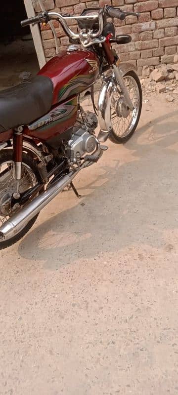 Honda 70 22/23 number lga hai good condition documents clear 7